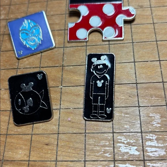 Disney Trading Pin Minnie Mouse Polka Dot Puzzle Piece Plus 3 More Variety - Picture 9 of 17